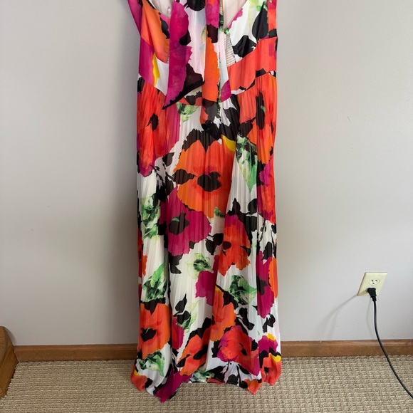 Eliza J Vibrant Floral halter neck pleated maxi dress 6 - Picture 5 of 9